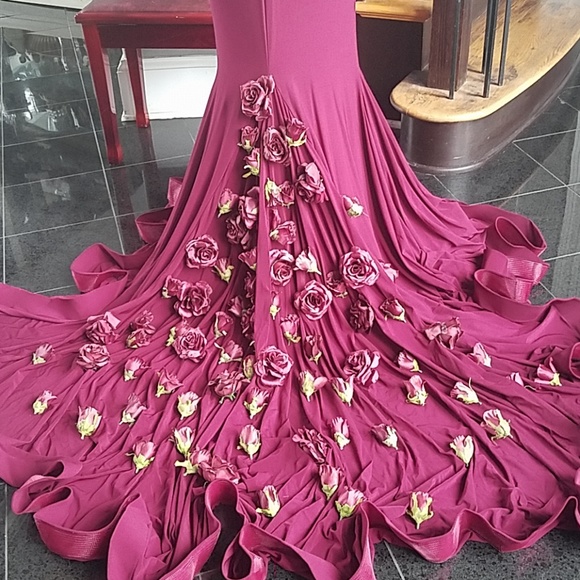 Formal Dress - Picture 3 of 7